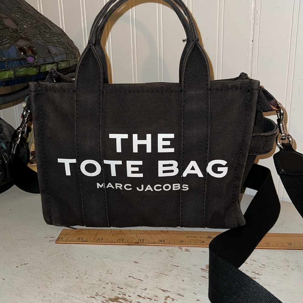 Marc Jacobs The Medium Tote Bag